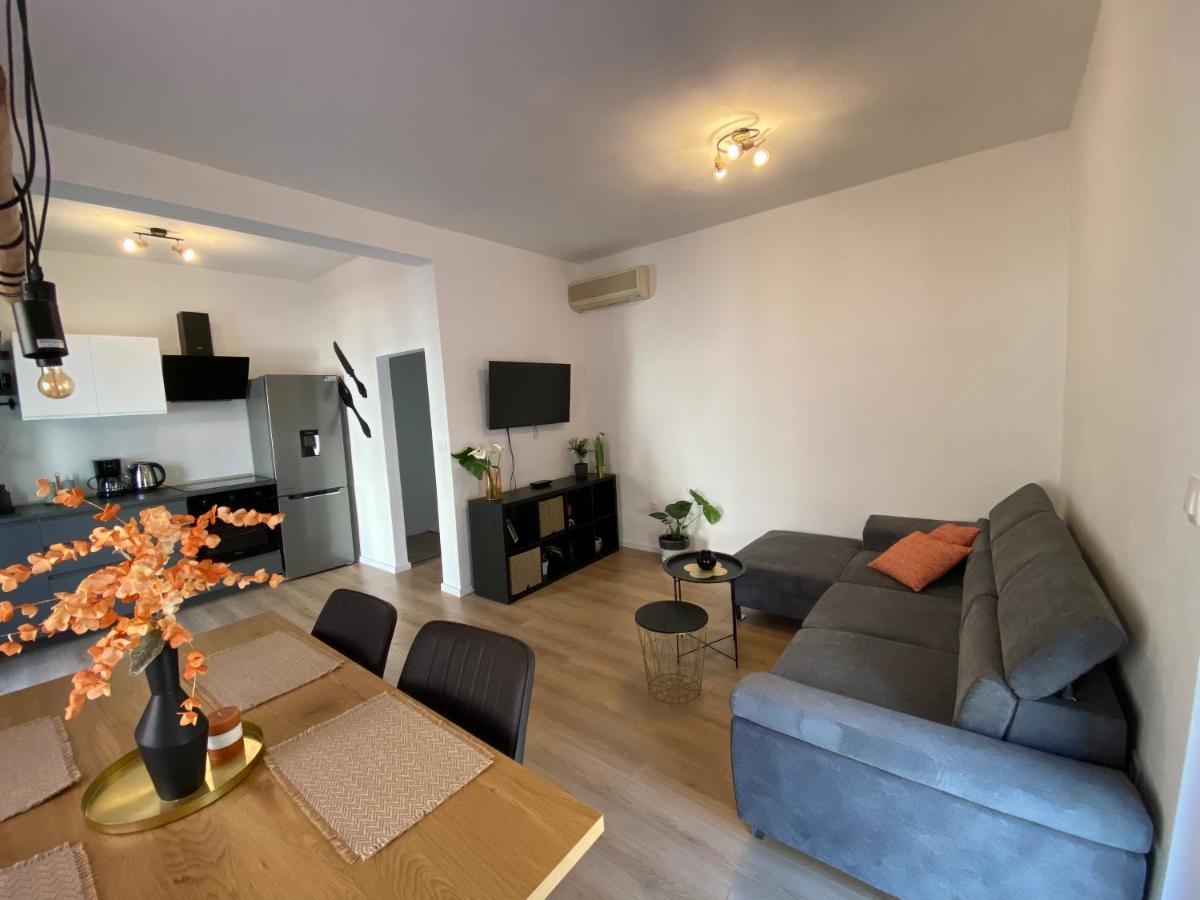 Green Oasis New Apartment Pula Bagian luar foto