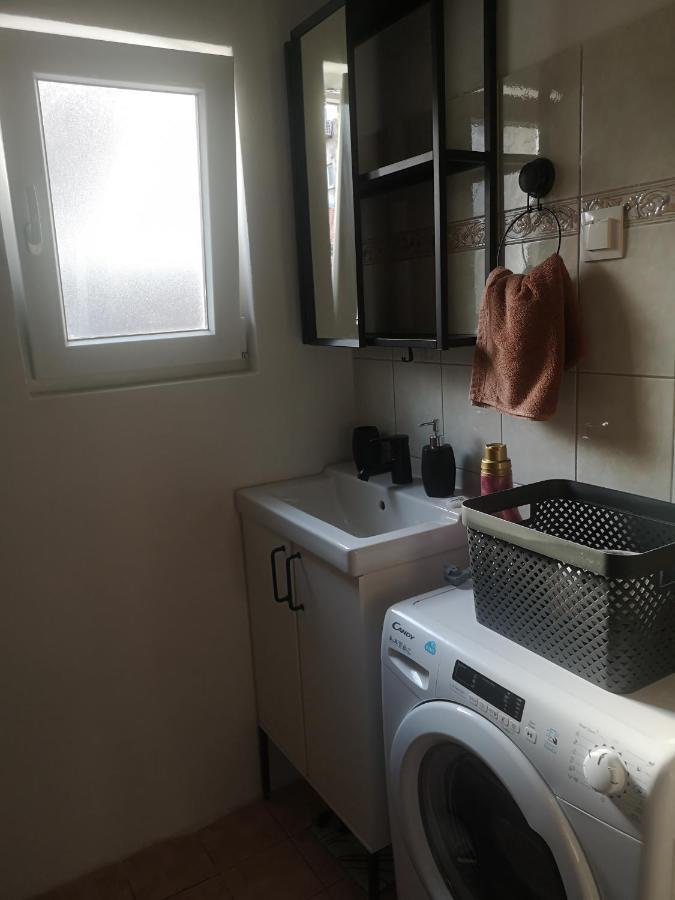 Green Oasis New Apartment Pula Bagian luar foto