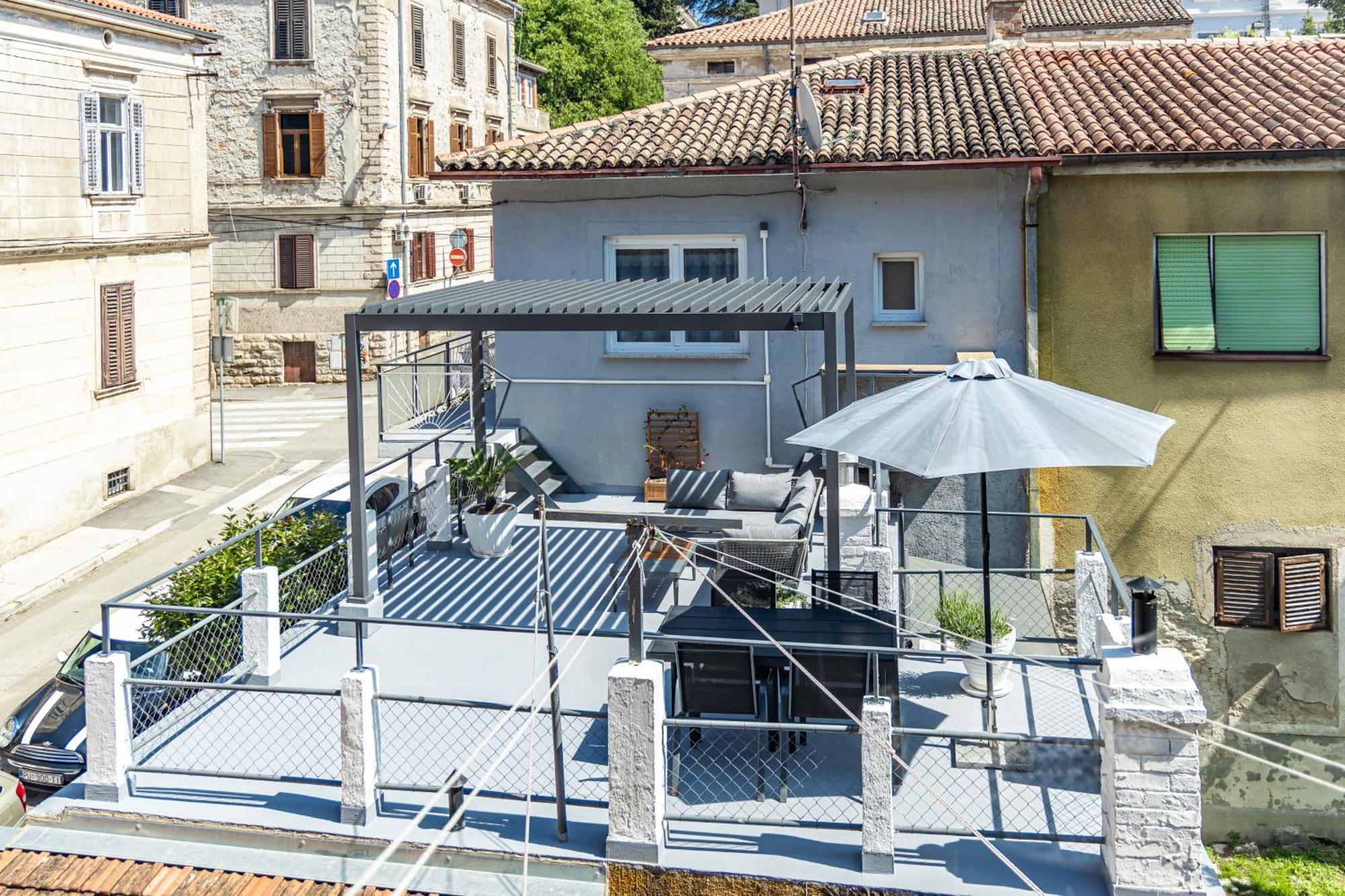 Green Oasis New Apartment Pula Bagian luar foto